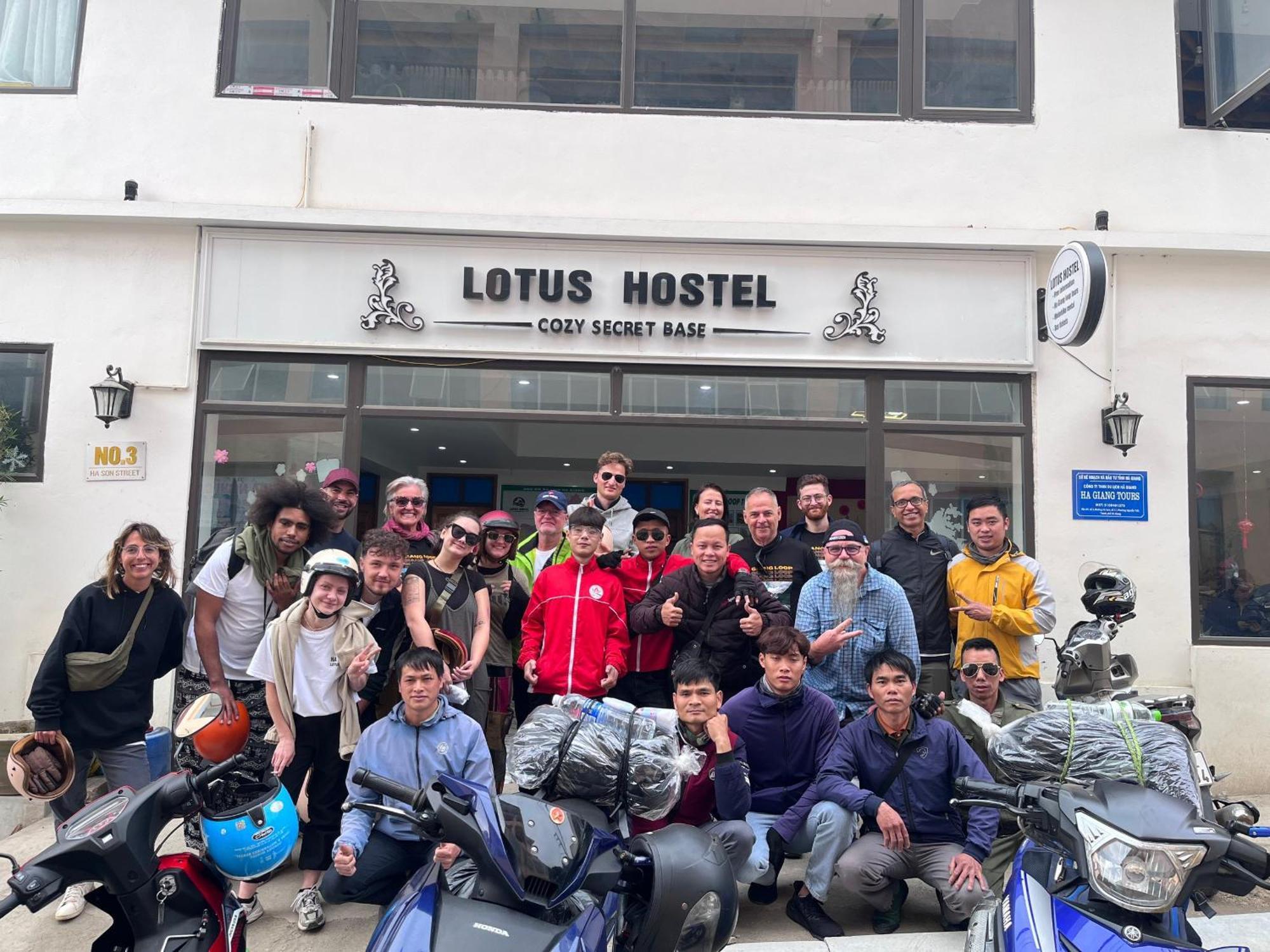 Ha Giang Lotus Hostel Motorbikes Tours Экстерьер фото