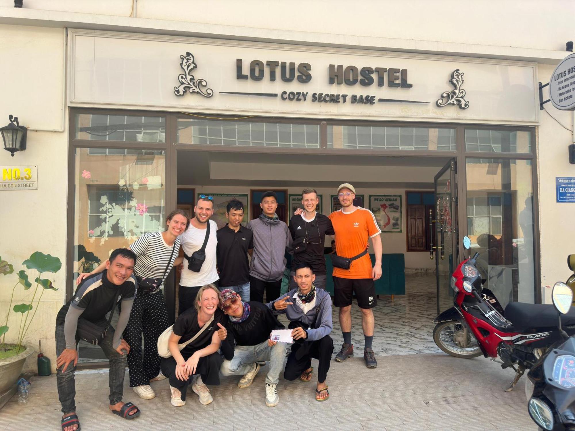 Ha Giang Lotus Hostel Motorbikes Tours Экстерьер фото